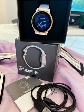 Garmin vivoactive 4S Rose Gold with White Silicone Band